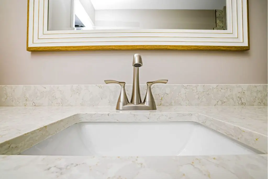 single-hole-vs-widespread-faucet-which-one-suits-your-bathroom-or-kitchen