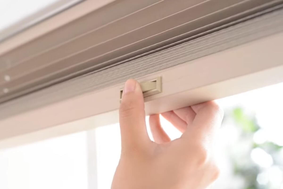 How to fix levolor push button blinds