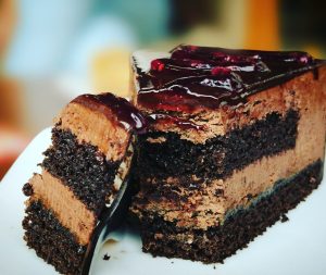 Read more about the article How to Decorate Black Forest Cake at Home