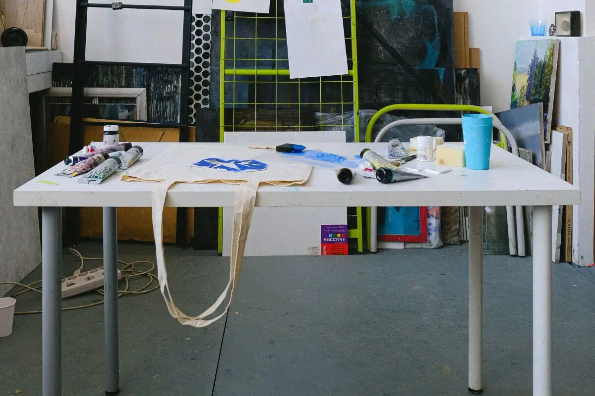 How to Decorate Bags at Home