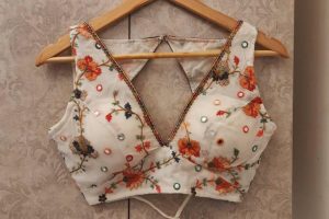 Read more about the article How to Decorate a Blouse at Home