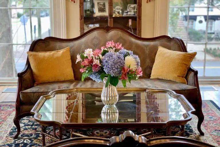 How to Decorate a Victorian Home