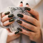 How to decorate nails at home