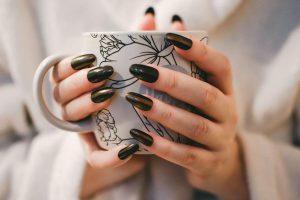 Read more about the article How to decorate nails at home