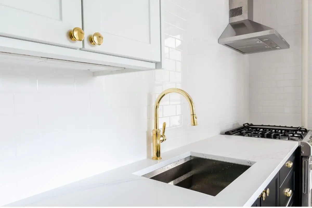 Read more about the article Fireclay vs Granite Composite Sink: Which is Better?
