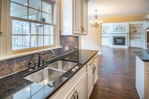Read more about the article Composite Sinks vs. Stainless Steel Sinks: Choosing the Ideal Sink for Your Kitchen