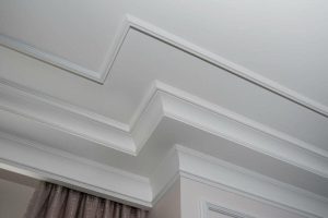 Read more about the article Crown Molding vs. No Crown Molding: Pros and Cons for Your Home Interior
