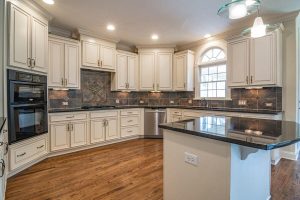 Read more about the article Fieldstone Cabinets vs. KraftMaid: Comparing Two Renowned Cabinet Brands