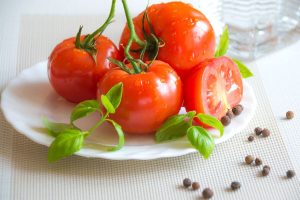 Read more about the article Sweet 100 Tomato vs. Super Sweet 100: A Delicious Comparison