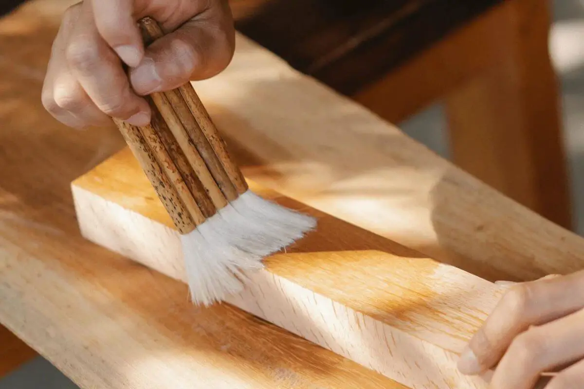 Amber vs Clear Shellac Which One Should You Choose for Your Woodwork