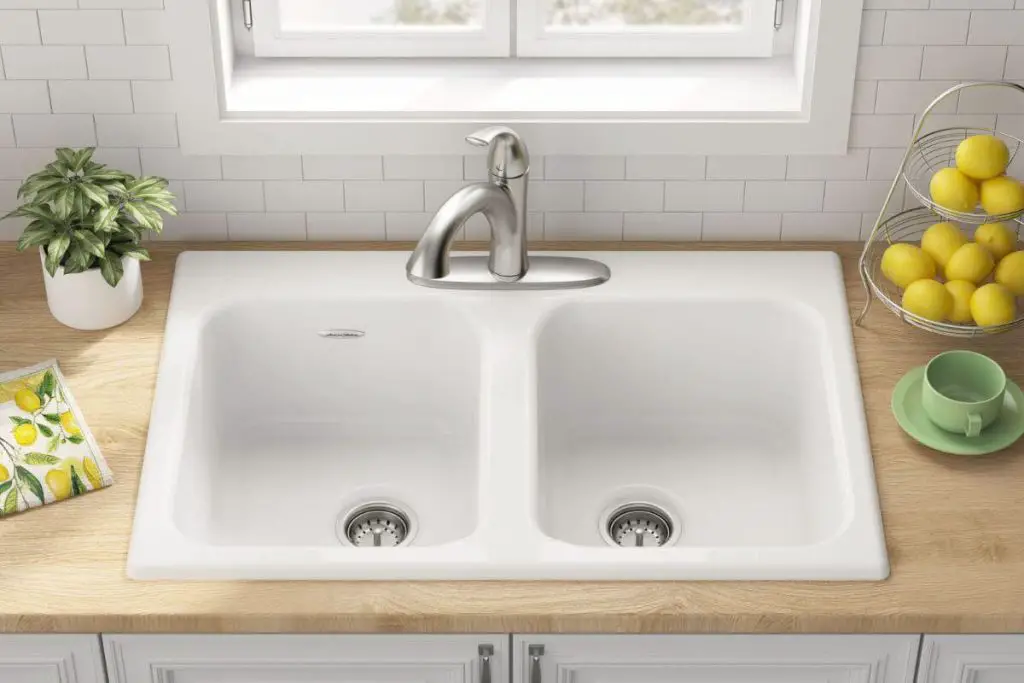 Cast Iron Sink vs. Stainless Steel Choosing the Ideal Sink for Your