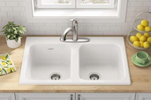 Read more about the article Cast Iron Sink vs. Stainless Steel: Choosing the Ideal Sink for Your Kitchen
