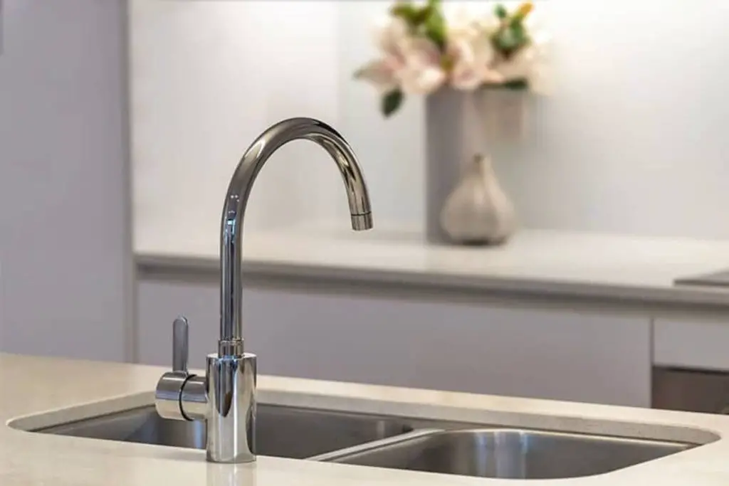 Composite Sink vs. Stainless Steel Choosing the Right Sink for Your