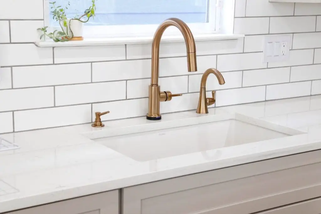Delta Trask vs. Trinsic Choosing the Perfect Faucet for Your Kitchen