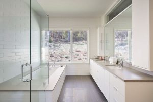 Read more about the article Drop-In Tub vs. Undermount: Choosing the Perfect Bathtub for Your Bathroom