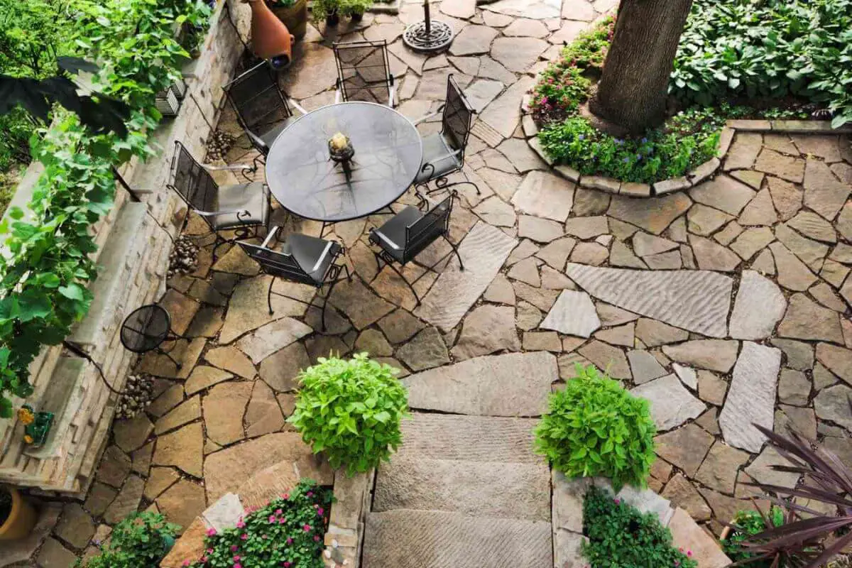Read more about the article Flagstone Patio Mortar vs Sand: Choosing the Right Foundation for Your Outdoor Oasis