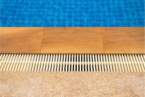 Read more about the article Wet Edge vs. Pebble Tec: Comparing Pool Finish Options