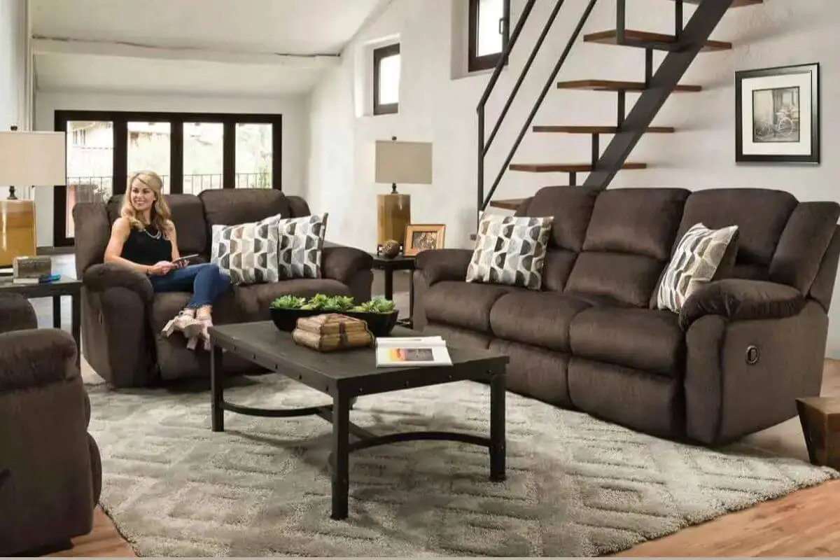 Home Stretch vs. Lazy Boy Choosing the Perfect Recliner for Your Comfort