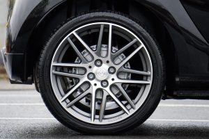 Read more about the article R19 vs R21: Choosing the Right Tires for Your Vehicle