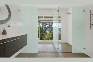 Read more about the article White Laminated Glass vs. Frosted Glass: Which Is Right for Your Space?
