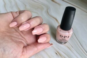 Read more about the article A Deep Dive into OPI Let Me Bayou a Drink vs. Bubble Bath: Which Shade to Choose?