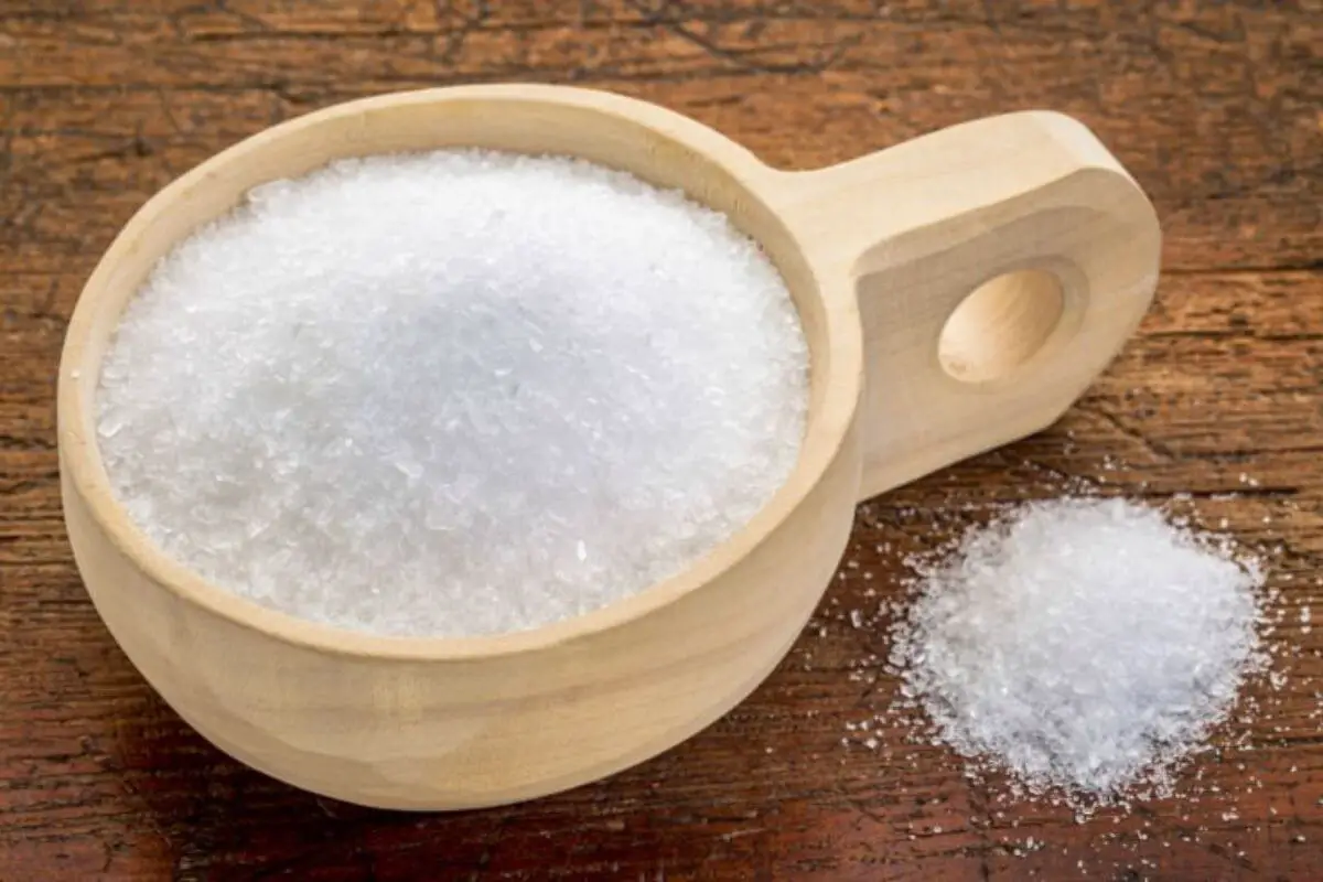 Can I Wash My Hair in an Epsom Salt Bath: Exploring the Benefits and