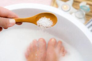 Read more about the article Epsom Salt Baths for UTI: A Soothing Soak for Relief