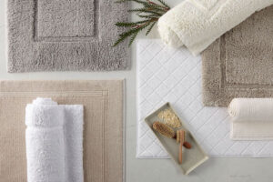 Read more about the article Tub Mat vs. Bath Rug: Which is Right for Your Bathroom?
