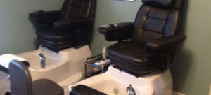 Read more about the article The Ultimate Guide to Finding the Best Pedicure Chair