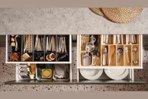 Read more about the article Kitchen Drawers vs Pull-Out Shelves: Making the Right Choice for Your Kitchen