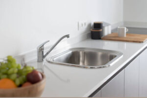 Read more about the article Chrome vs. Stainless Steel Kitchen Faucets: A Gleaming Dilemma
