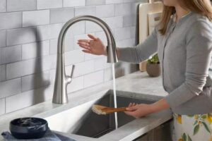 Read more about the article Kohler vs. Moen Kitchen Faucets: Making the Right Choice for Your Home