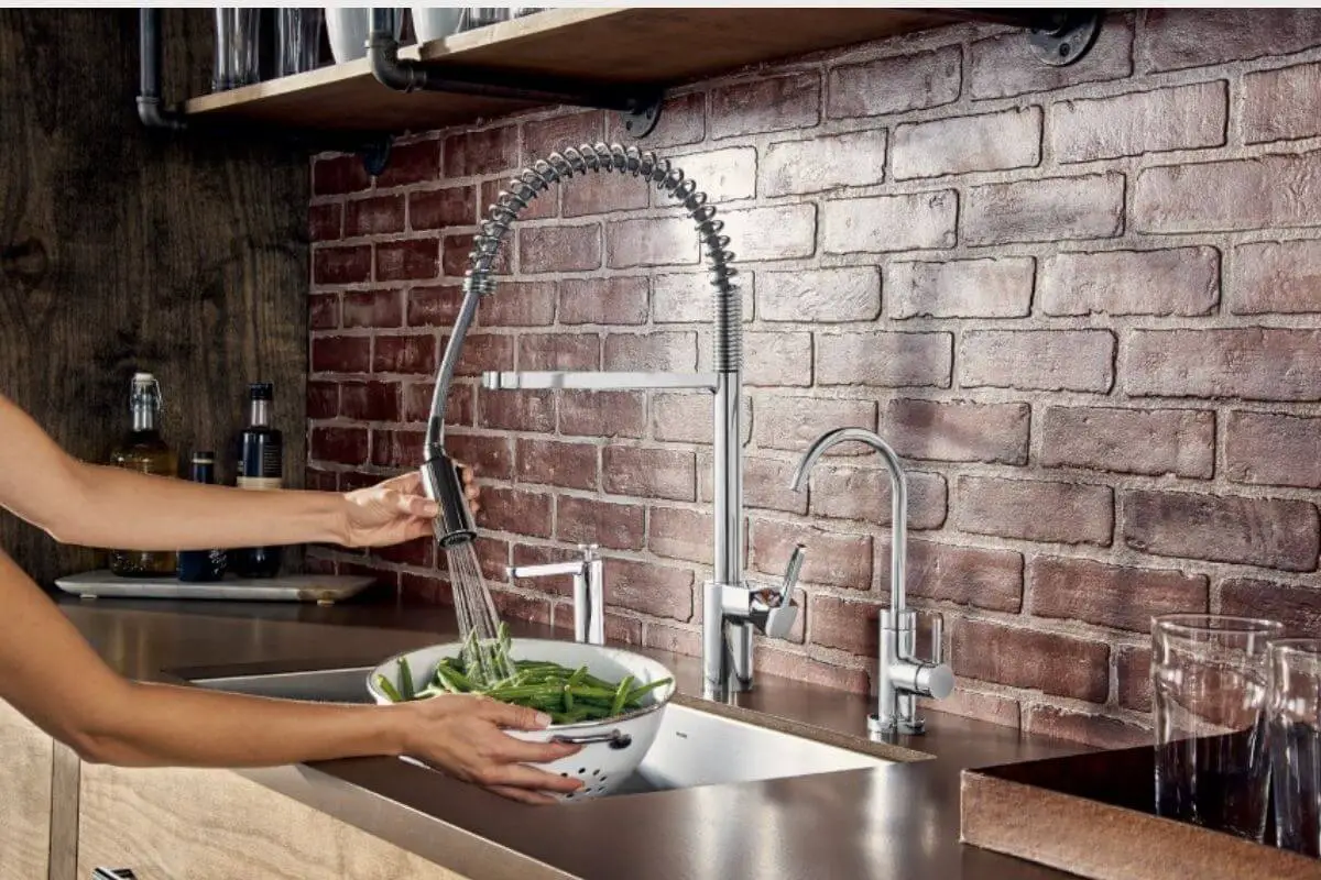 Pull Down vs. Pull Out Kitchen Faucet: Which Is Right for You?