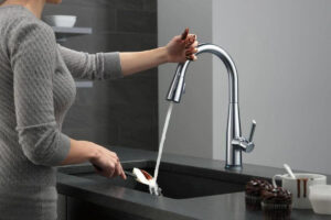 Read more about the article Touchless vs Touch Kitchen Faucet: Making the Right Choice for Your Kitchen