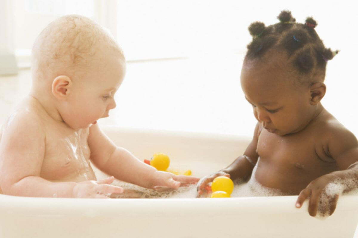 Exploring the Connection Between Baths and Baby's Bedtime