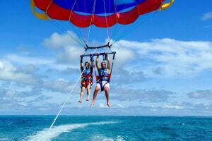 Read more about the article Should You Wear a Bathing Suit Parasailing?