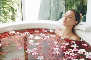 Read more about the article Unlocking Relaxation: The Art of the Hip Bath at the Spa