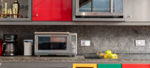 Read more about the article Breville Mini Smart Oven vs. Compact Ovens: A Detailed Comparison