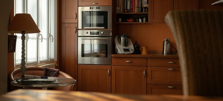 Cherry vs. Maple Cabinets A Comprehensive Guide to Choosing the Perfect Kitchen Upgrade