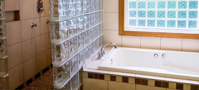 Steel Tub vs. Fiberglass Choosing the Right Material for Your Bathtub
