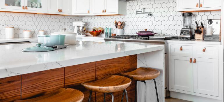 Two-Level Kitchen Island vs. One-Level A Comprehensive Guide to Choosing the Perfect Kitchen Island Design