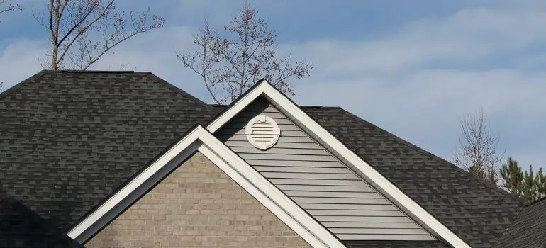 Estate Gray vs. Onyx Black Shingles Choosing the Perfect Roofing Solution