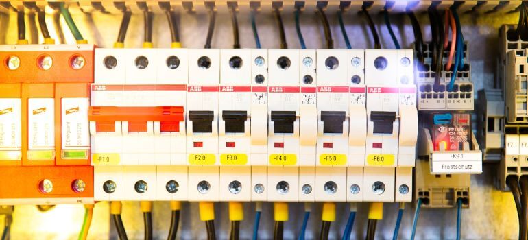 How to Change Electrical Panel Without Turning Off Power