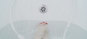 Read more about the article How to Remove Bathtub Overflow Cover with No Screws