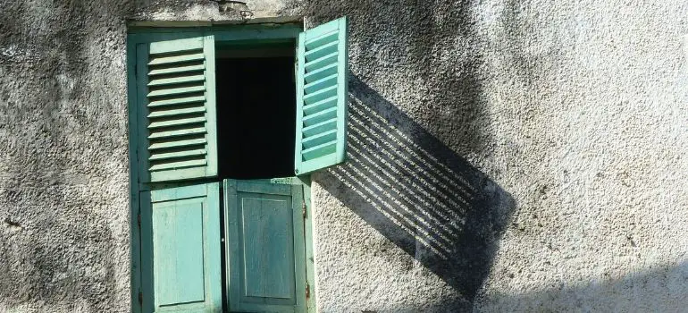How to Remove Shutters with Hidden Clips