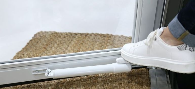 Read more about the article How to Shim a Larson Storm Door